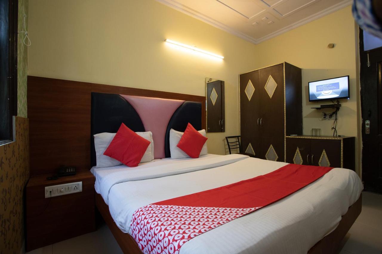 Oyo 23563 Kg Palace Hotel